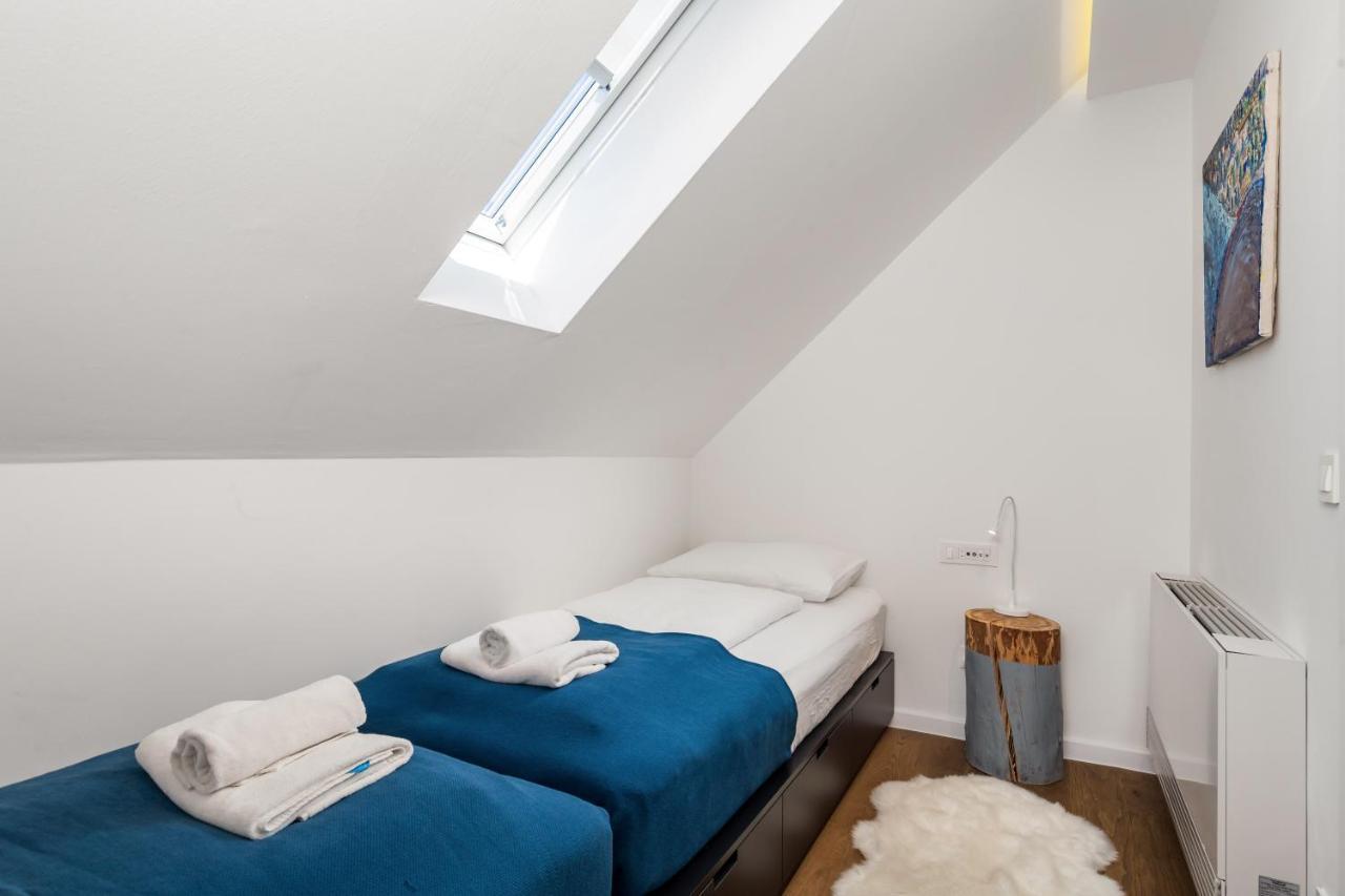 Modern Alpine Monsalbius Chalet Baske Ostarije Exterior foto