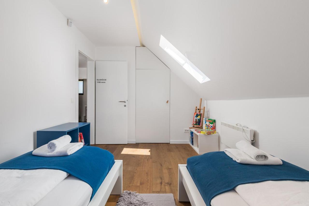 Modern Alpine Monsalbius Chalet Baske Ostarije Exterior foto
