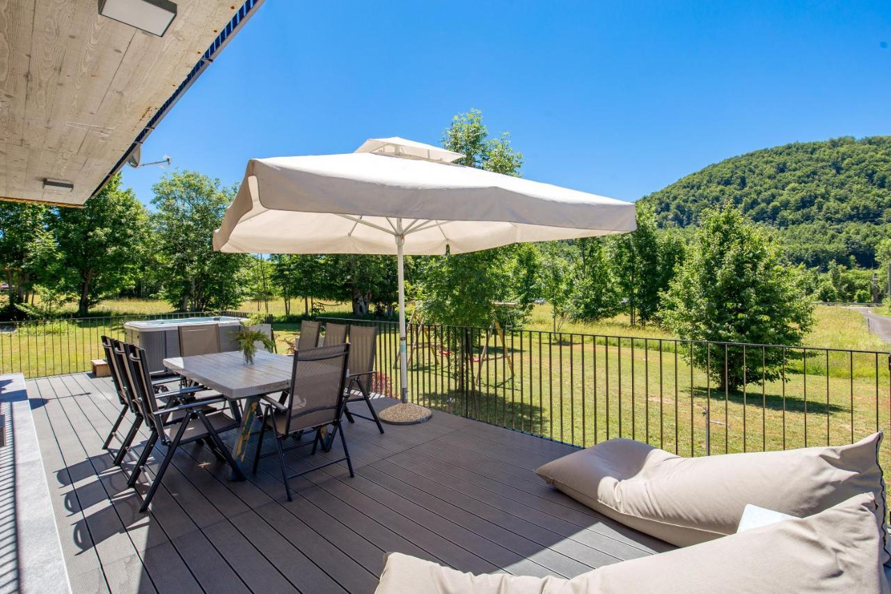 Modern Alpine Monsalbius Chalet Baske Ostarije Exterior foto