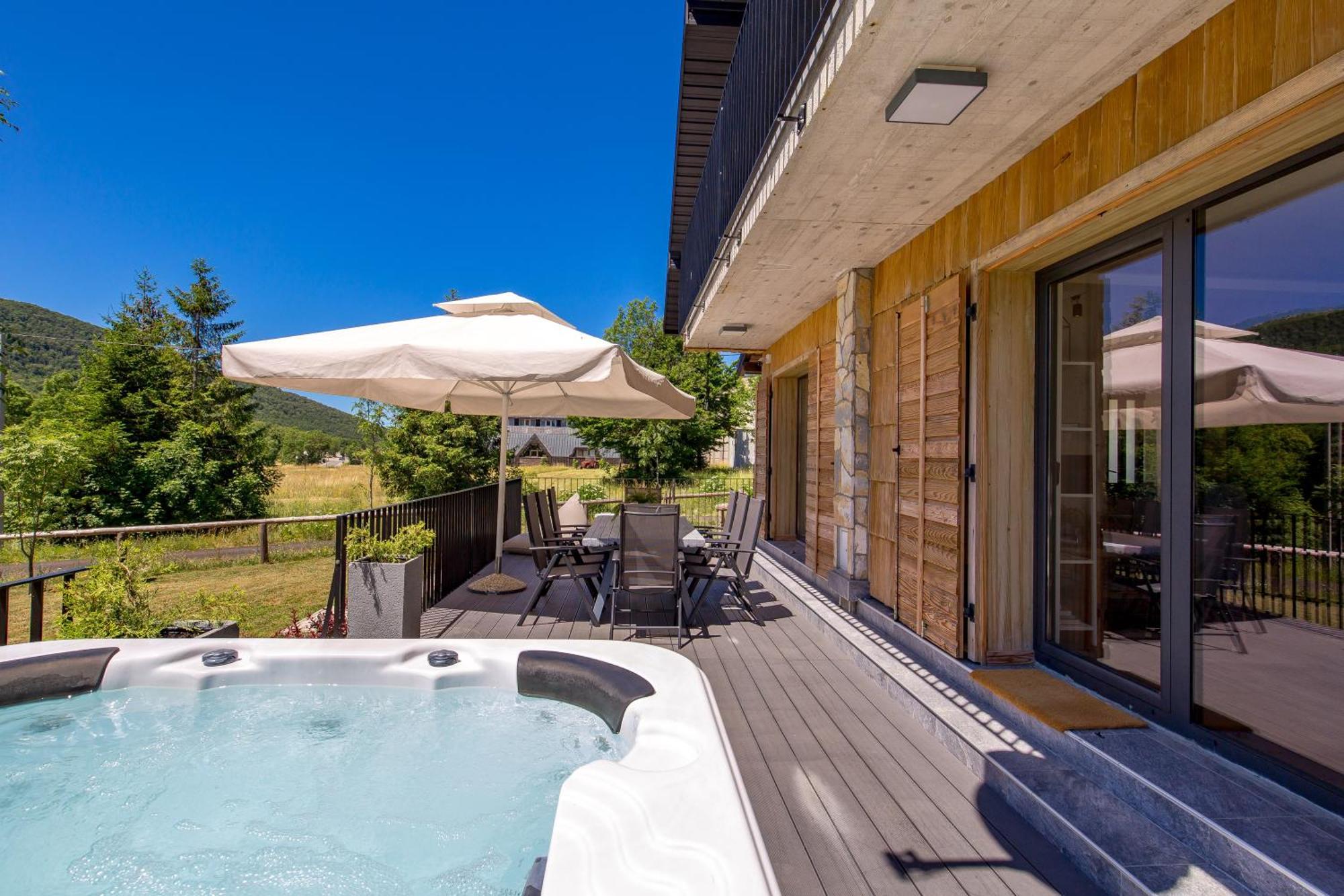 Modern Alpine Monsalbius Chalet Baske Ostarije Exterior foto